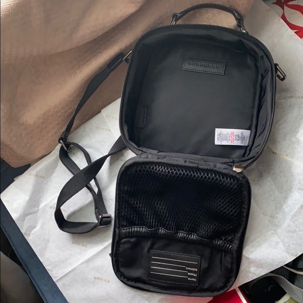 Rare, Burberry, Crossbody Bag/Lunch Tote - Picture 7 of 13